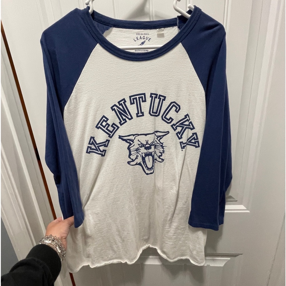 UK Wildcats baseball T! Worn less than 5 times. Size medium